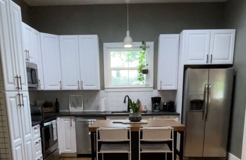 Hico Maison | Remodeled historic cottage, 2-min walk to downtown.