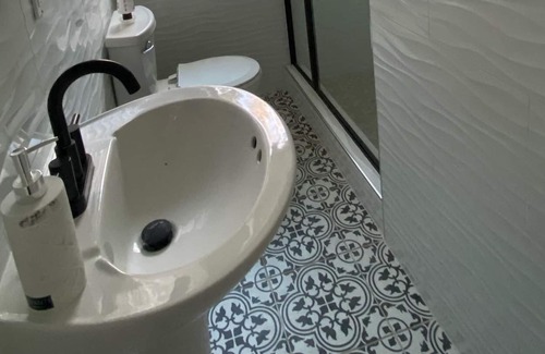 Dover Maison | Remodeled historical townhouse in downtown