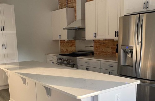 Dover Maison | Remodeled historical townhouse in downtown