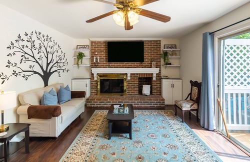 Bowie Maison | Remodeled Home / Amazing Backyard / Fun Rec Room