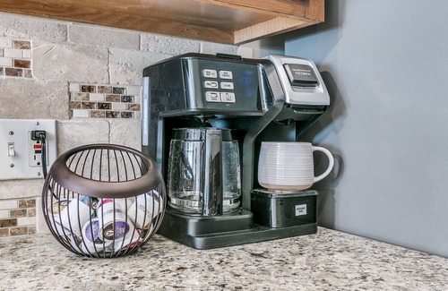 Edmond Maison | Remodeled home in quiet neighborhood--kid friendly