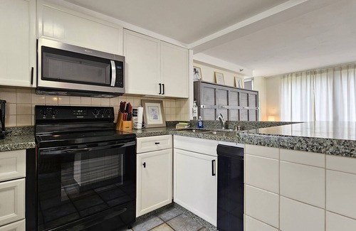 Diamond Head - Kapahulu - St. Louis Appartement | Remodeled in 2022, Diamond Head 2 Bedroom Oceanfront condo