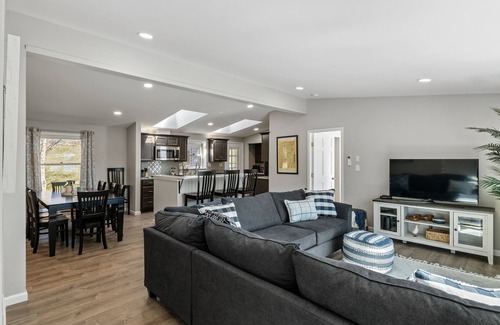 Ancram Maison | Remodeled Lakefront retreat! Summertime is coming! Come relax by the lake!!