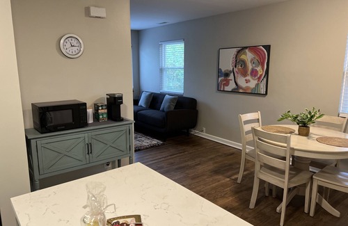 Grandview Heights Appartement | Remodeled Large Full unit (not shared) in desired Grandview