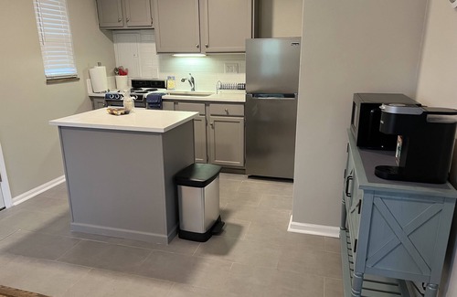 Grandview Heights Appartement | Remodeled Large Full unit (not shared) in desired Grandview