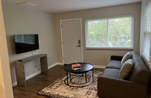 Grandview Heights Appartement | Remodeled Large Full unit (not shared) in desired Grandview