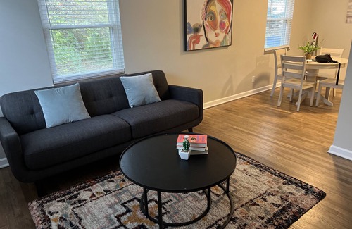 Grandview Heights Appartement | Remodeled Large Full unit (not shared) in desired Grandview