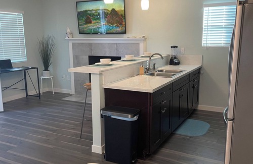 Stockton Maison | Remodeled Private 3BD, Hot Tub Woof Woof and Parking