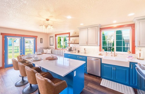 Long Beach Maison | Remodeled, Quiet Neighborhood, Hot Tub, Dogs Ok, (KCottage)