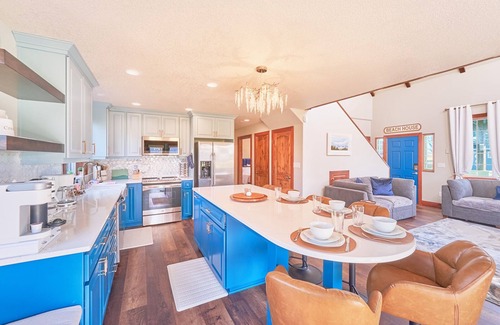 Long Beach Maison | Remodeled, Quiet Neighborhood, Hot Tub, Dogs Ok, (KCottage)