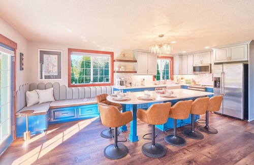 Long Beach Maison | Remodeled, Quiet Neighborhood, Hot Tub, Dogs Ok, (KCottage)