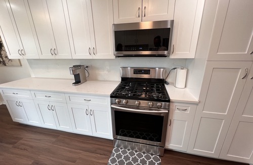 Darien Maison | Remodeled SFR w/fireplace, super close to main highways and Chicago