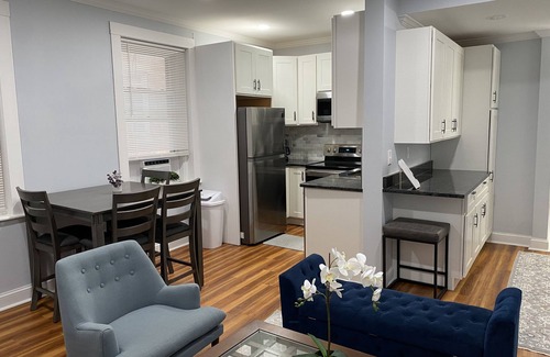 Packard's Corner Appartement | Remodeled Spacious Apartment in Perfect Location