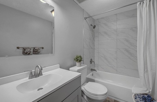 Sicklerville Maison | Remodeled stylish townhome close to major highways