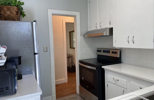 Pleasant Street Maison | Remodeled Vintage Private Home. <5 min to UF and Downtown