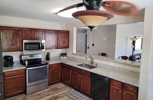 Maricopa Maison | Remodled Cheerful 3 Bedroom 2 bath Home with beautiful Oasis Pool.