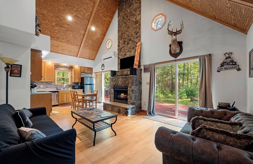 Mathias Maison | Remote Cabin Surrounded by Wilderness