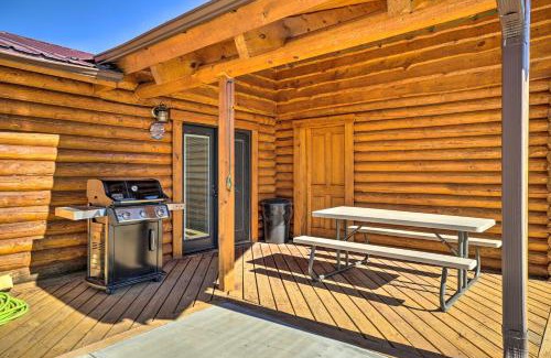 Glendo Maison | Remote Cabin with Gas Stove Less Than 7 Mi to Town!