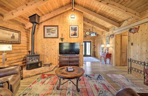 Glendo Maison | Remote Cabin with Gas Stove Less Than 7 Mi to Town!