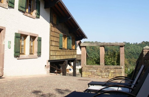 Harreberg Maison | Authentique chalet avec terrasse et jardin à Harreberg