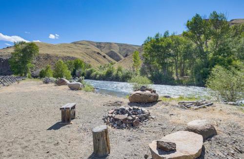 Custer County Maison | Remote Idaho Mountain Lodge with River Access!
