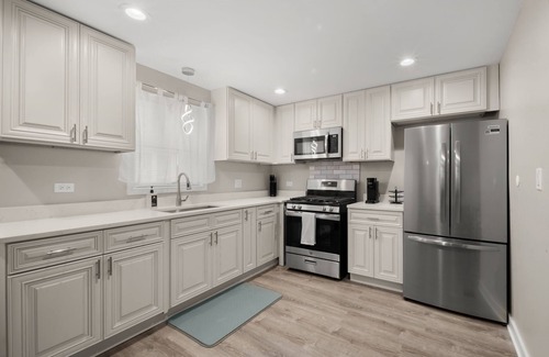 Jackson Park Highlands Maison | Remote Worker Special: 2-bedroom townhome in Jackson Park Highlands neighborhood