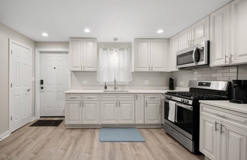 Jackson Park Highlands Maison | Remote Worker Special: 2-bedroom townhome in Jackson Park Highlands neighborhood