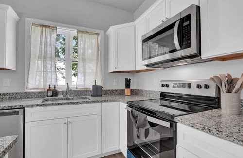 Lebanon Maison | Remote Workers, Traveling Professionals & more Welcome! New build in Lebanon, PA