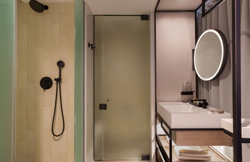Flushing Chinatown Hôtel | Renaissance New York Flushing Hotel at Tangram