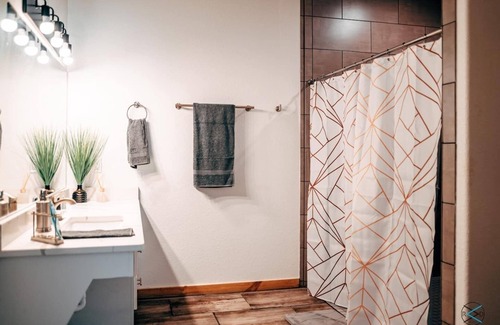 Athens Hôtel | RENEW. Hotel-Style Room on Beautiful Private Campground. Stone 2.