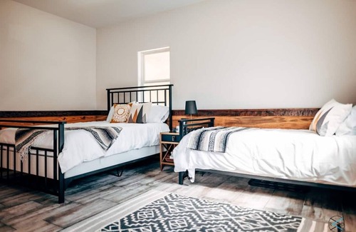 Athens Hôtel | RENEW. Hotel-Style Room on Beautiful Private Campground. Stone 2.