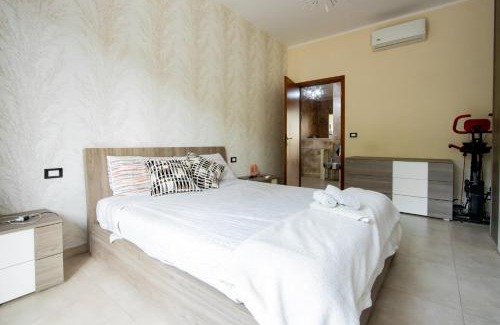 Mirafiori Appartement | [Reni House]-Bright apartment+free park