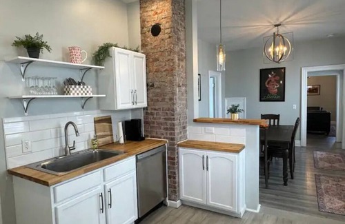 Bryant Maison | Reno'd 5Pts Buffalo Gem - Parking/Walkable with WiFi and AC