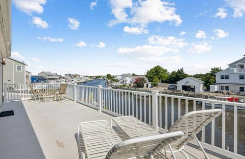 Ship Bottom Maison | RENO’D Beach Heaven West waterfront Lagoon with dock 2 decks Walk to bay beach