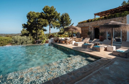 Sant Josep de sa Talaia Villa | Finca rénovée, piscine ,terrasse et jardin,vue mer et coucher de soleil