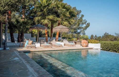 Sant Josep de sa Talaia Villa | Finca rénovée, piscine ,terrasse et jardin,vue mer et coucher de soleil