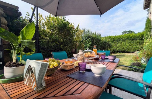 Saint-Victor-sur-Arlanc Lit Et Petit-Déjeuner | Maison d'hôtes rénovée avec table d'hôte dans la campagne Altiligérienne