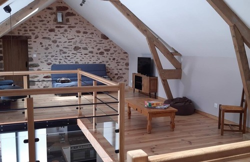 Saint-Leonard-des-Bois Cottage | Longère rénovée avec charme, 5 chambres, grand jardin, proche du village, idéale pour 15 pers.