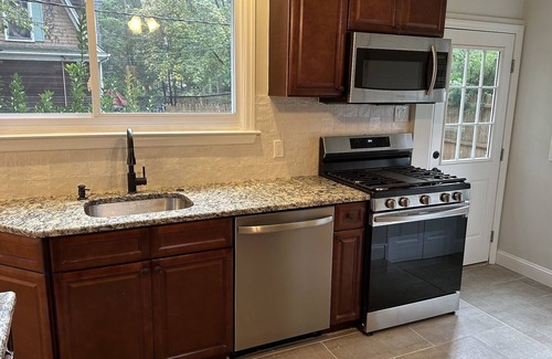 Tallman Maison | Renovated House on the Peak