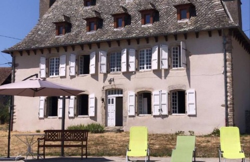 Roannes-Saint-Mary Maison | Renovated 1789 manor house with swimming pool