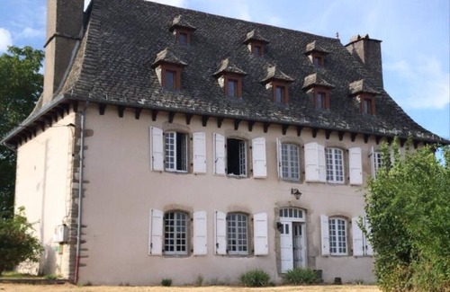Roannes-Saint-Mary Maison | Renovated 1789 manor house with swimming pool