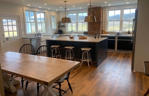 Rippon Maison | Renovated 1880s farmhouse near the Blue Ridge and Sky Meadows with amazing views