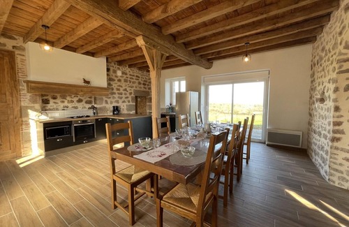 Ygrande Cottage | Maison de ferme rénovée 18ème avec jardin, cheminée, Wi-Fi et parking