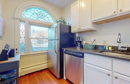 Cleveland Circle Appartement | Rénové 1BED, étapes pour MBTA, boutiques et restaurants