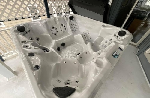 Sea Isle City Maison | 6 p CUBIERTA HOT TUB / beachblk / 2 Master Suites w / bodyjet duchas / 4 chimeneas / parques 8