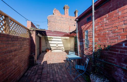 Princes Hill Maison | Renovated 2B 1B Victorian House in Princes Hill