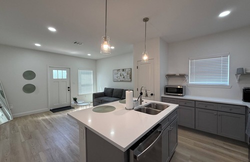 Oak Cliff Maison | Renovated 2BR/1BA Duplex Unit in Bishop Arts