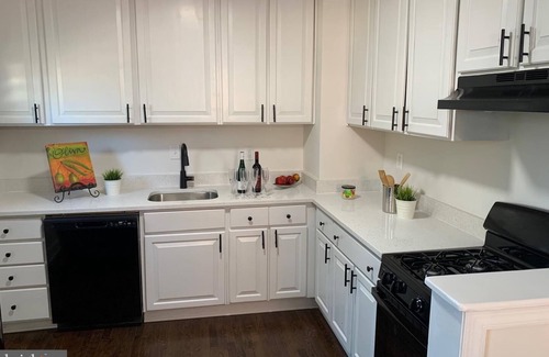 Silver Spring Maison | Renovated 3 bed 2 bath with lots of free parking