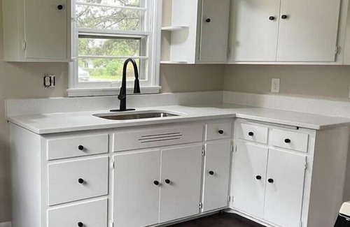 East Bloomington Maison | Renovated 3-bedroom house with granite and hardwood located near MOA and MSP