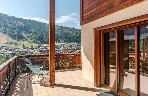 Morzine Appartement | 3 pièces rénové avec terrasse, cheminée, animaux admis, parking et wifi à Morzine